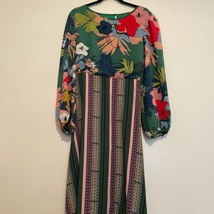 MIDI green Anthropologie dress. Two toned. Flowy. 100% polyester. Barely worn.